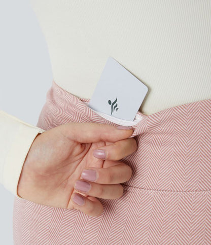 Minigonna 2 in 1: aderente con vita alta, tasche posteriori e motivo a spina di pesce