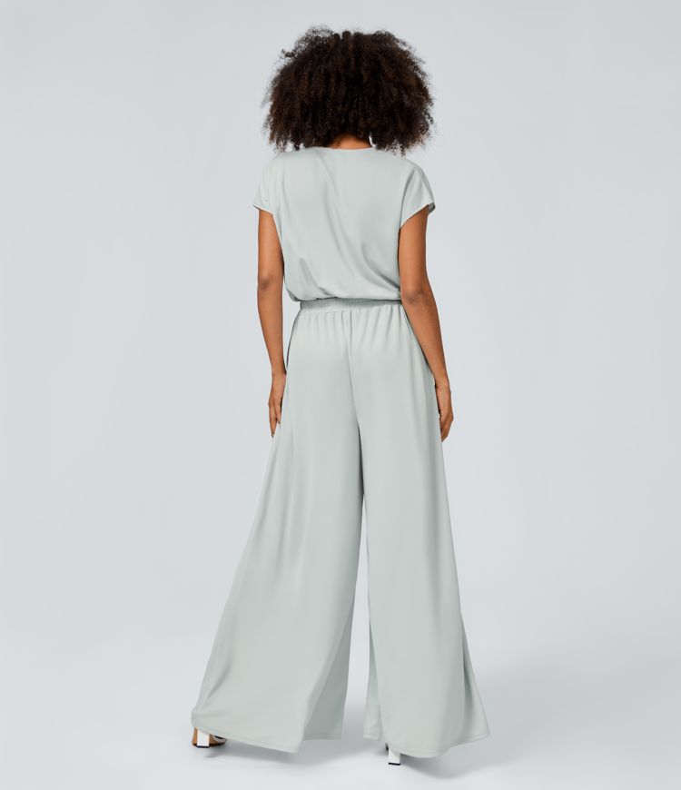 Jumpsuit™ - Tuta con scollatura a V, maniche corte, tasche laterali a pieghe e gamba larga, motivo a onde fluide.