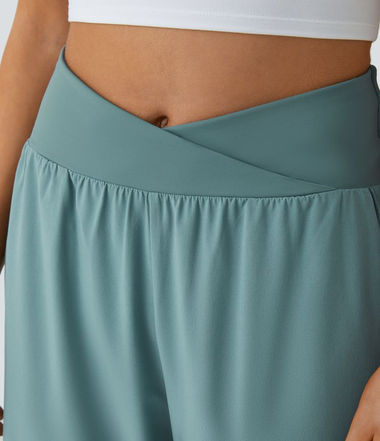 Breezeful™ - Pantaloni incrociati plissettati con vita alta e tasche laterali